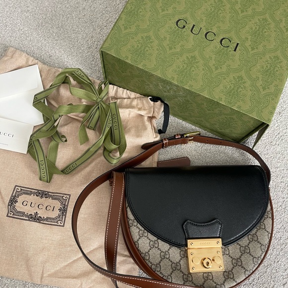 Gucci Padlock Saddle Crossbody - Picture 2 of 16
